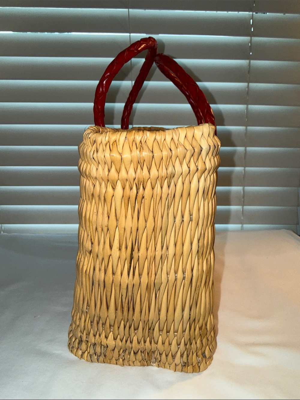 Moroccan Straw Tote Bag w/Red Handles, 11.5”Lx5.5"Wx8.5"H eco-friendly - Picture 4 of 6